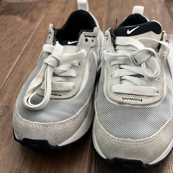 Girls Shoes - Picture 3 of 7